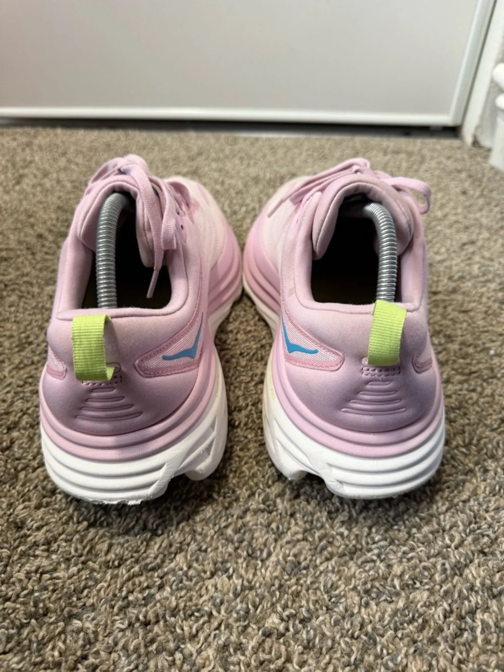 Hoka one one bondi 8 Women's Pink Running Shoe with Blue Logo - Picture 5 of 7